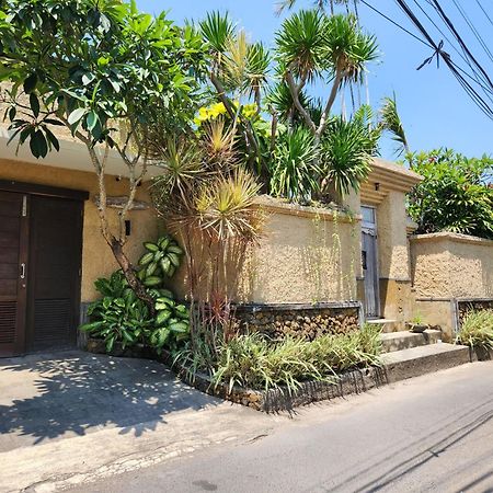 Villa Nesanur - Comfortable & Spacious Beachside Sanur Bagian luar foto