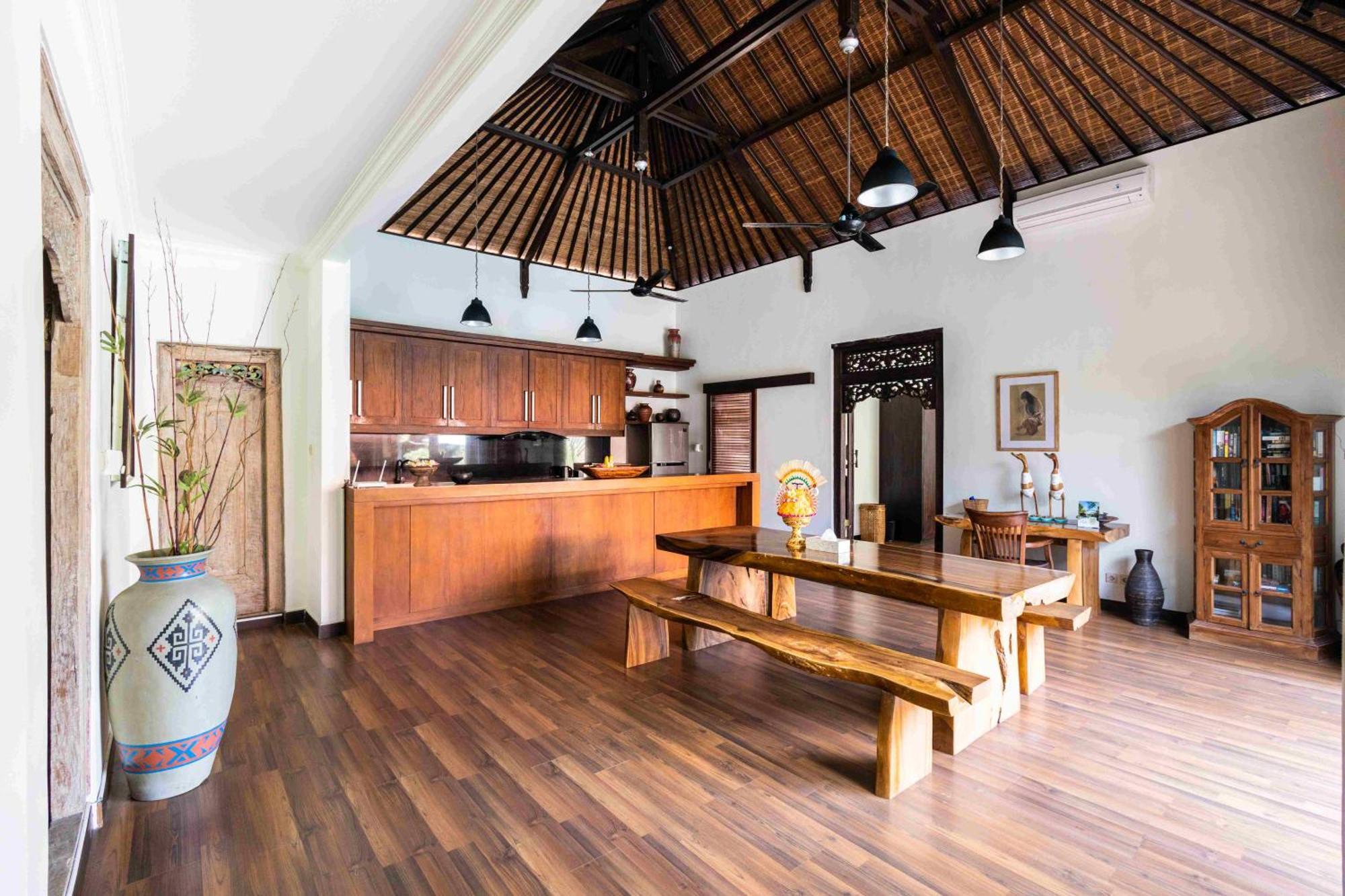 Villa Nesanur - Comfortable & Spacious Beachside Sanur Bagian luar foto