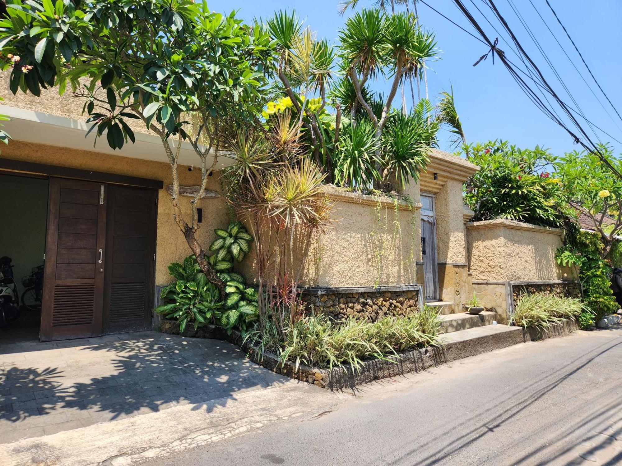 Villa Nesanur - Comfortable & Spacious Beachside Sanur Bagian luar foto