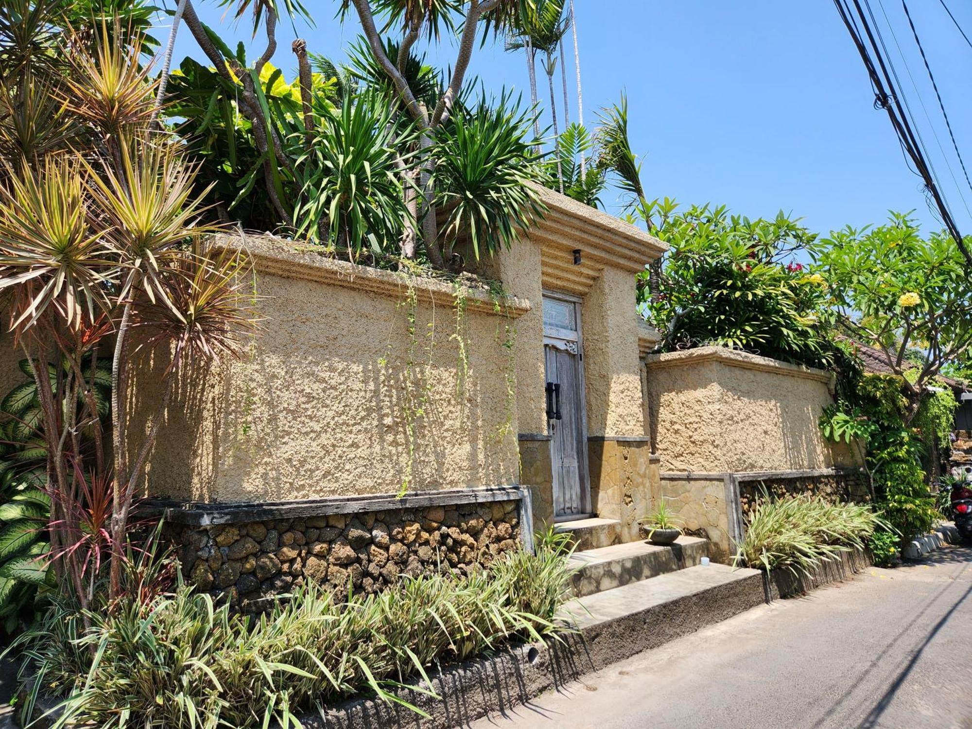 Villa Nesanur - Comfortable & Spacious Beachside Sanur Bagian luar foto
